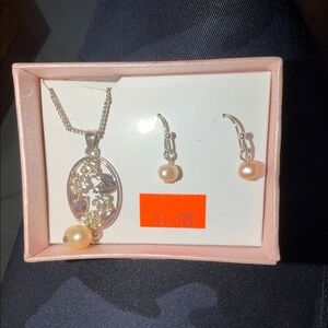 Avon Genuine Freshwater Pearl Pendant And Earring Set